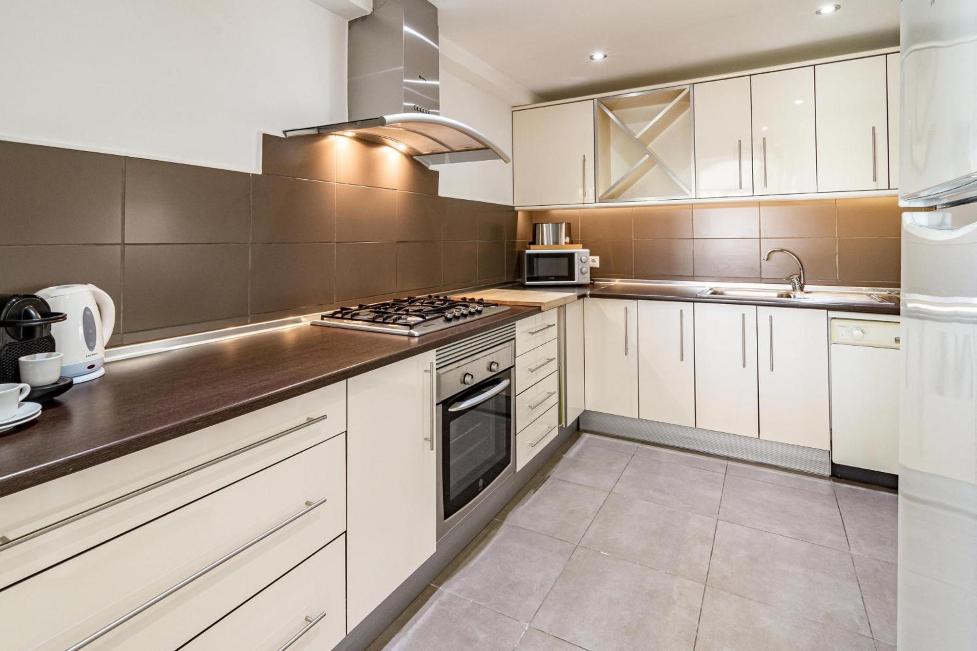 Ab4 - Vacation Home, By Roomservices *